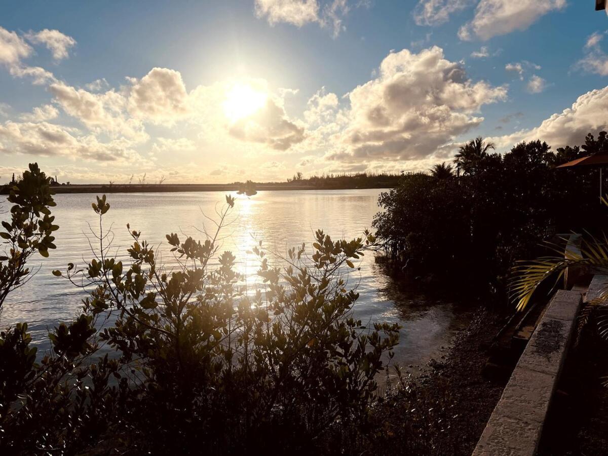 Tangerine Sunsets Solo Bay * Nassau
